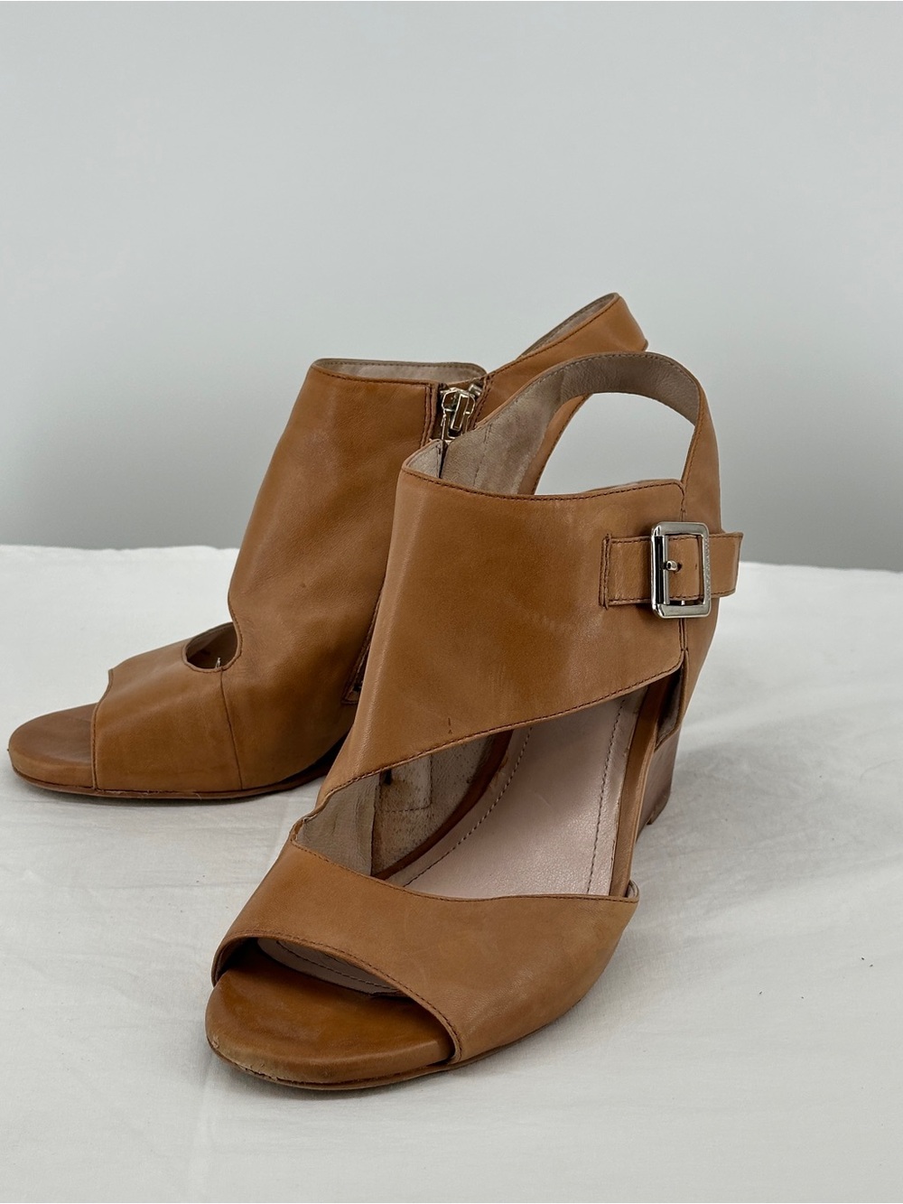 Women's Tan Leather Peep-Toe Buckle Heels‎ 9.5